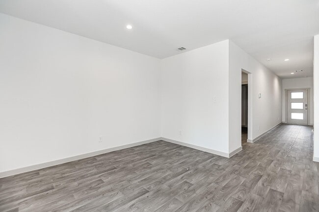 Building Photo - 14826 Cold Water Dr