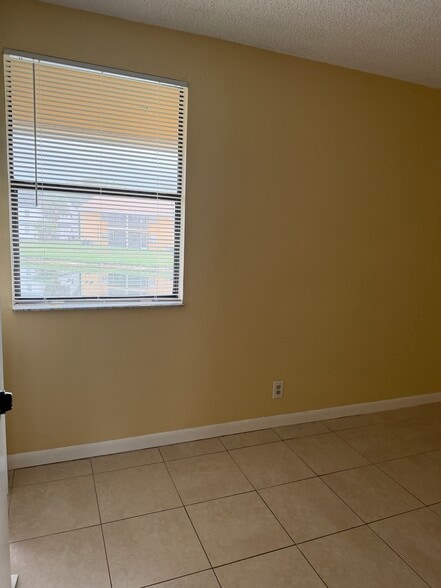 Building Photo - 2521 NW 56th Ave