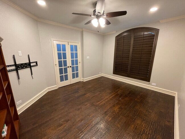 Available Office - 328 Auburn Way