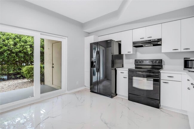 Building Photo - 9808 NW 56th Pl