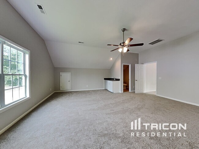 Building Photo - 82 Hester Pl