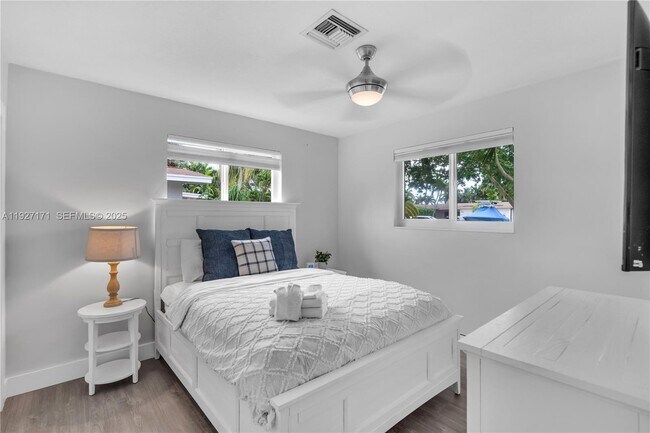 Building Photo - 251 SE 8th St