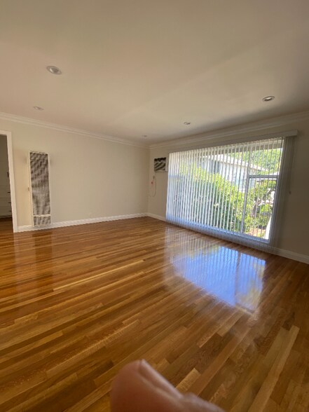 Primary Photo - 1750 Grevelia St
