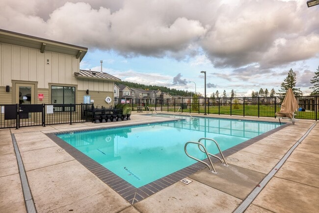 Building Photo - Pleasant Valley Villages 3 Bedroom Townhome with Community Center