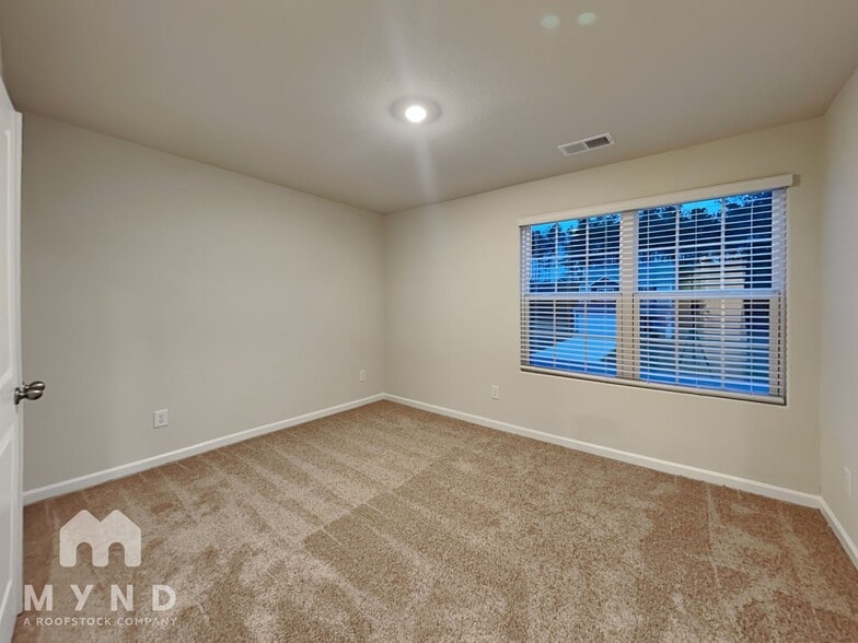 Building Photo - 325 Ivy Bank Dr