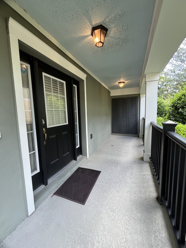 Building Photo - 677 Oak Lake Ln