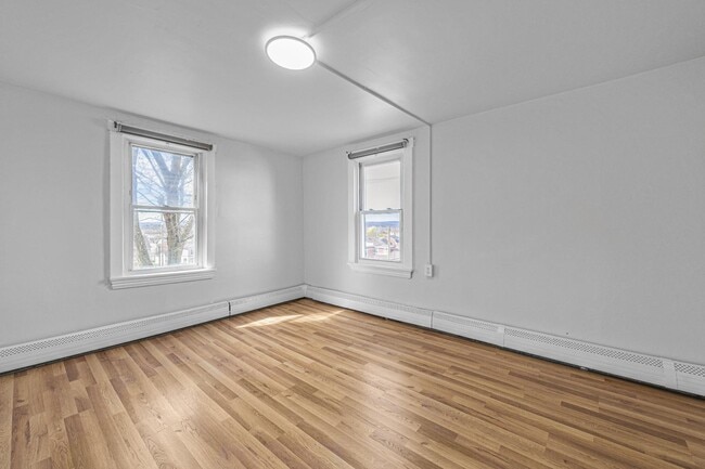 Building Photo - 520 Lincoln Ave