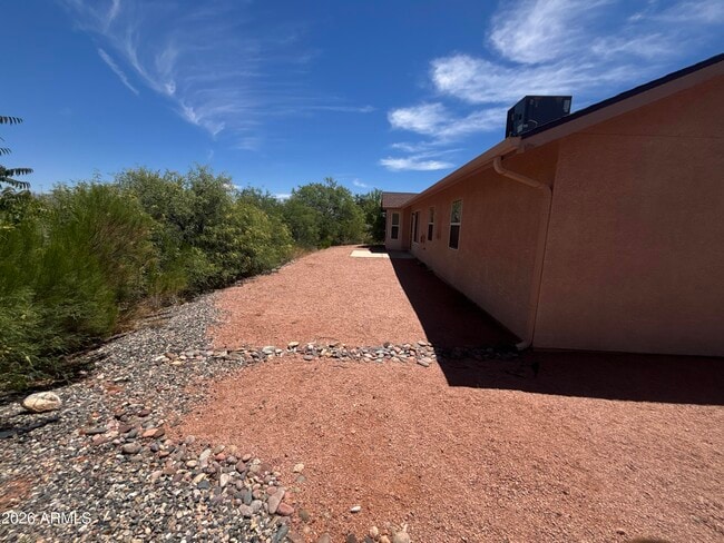 Building Photo - 1331 Deborah Dr