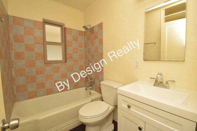 Building Photo - Midtown 2 Bed 1 Bath Home on Huge Lot