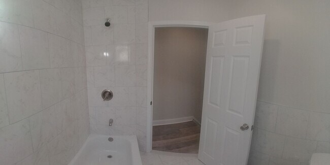 Building Photo - Brand New home!!