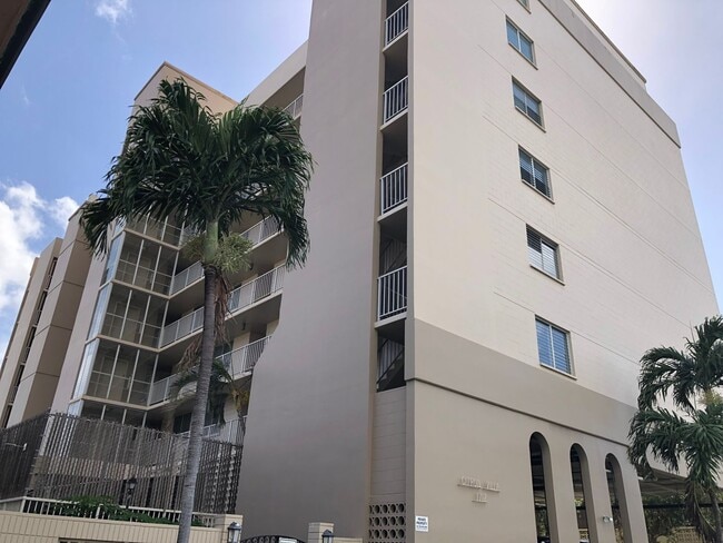 Building Photo - Citron Villa, 1 bdrm, 1 bath, 1 covered pk...