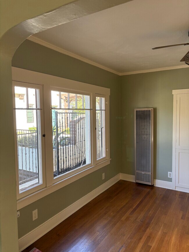 Building Photo - 252 N Wilson Ave