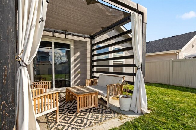 Building Photo - Perfect Location 3 Bed 2 Bath Home with SO...