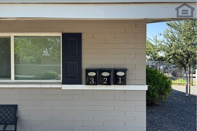 Building Photo - 1Bed/1Bath Ground Floor Apt at McDowell Rd/52nd St! Ready for Immediate Move-In!