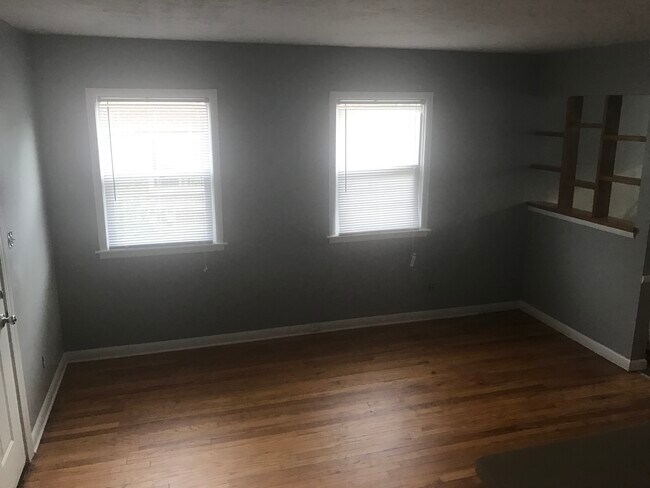 dining room - 115 N Hampton Rd