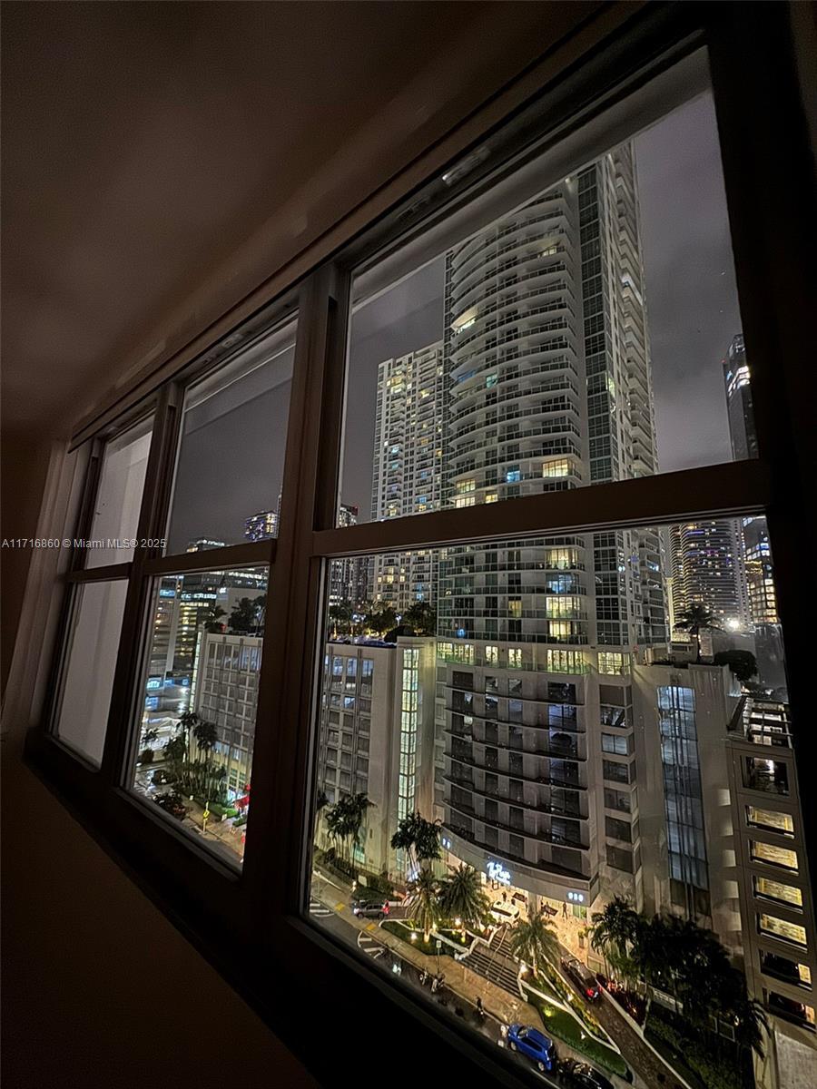 Building Photo - 825 Brickell Bay Dr