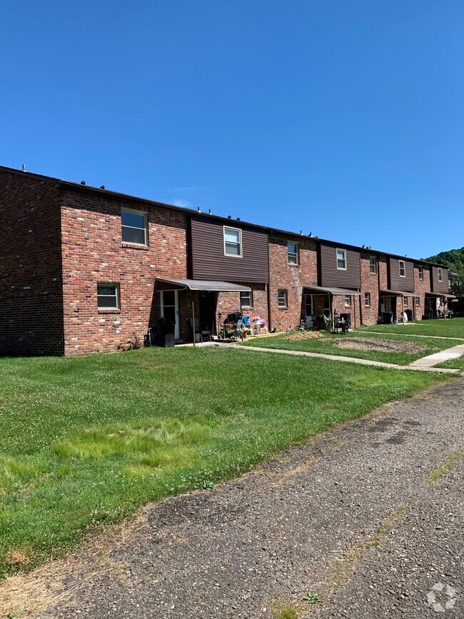 Building Photo - 2111 Stoops Ct
