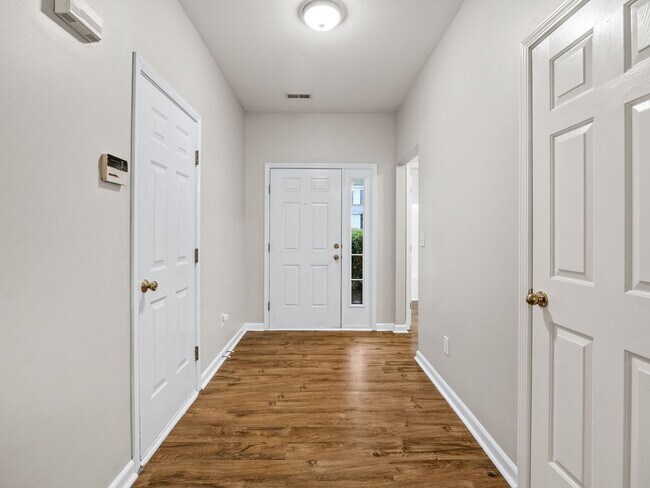 Building Photo - 129 Bathurst Ln