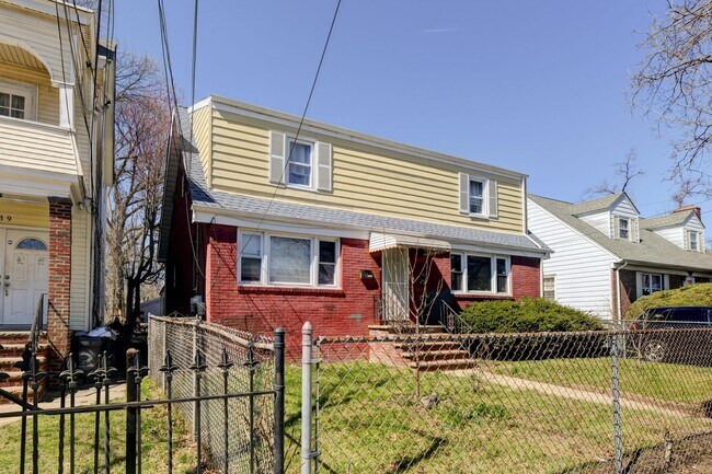 Building Photo - 245 Orange Ave