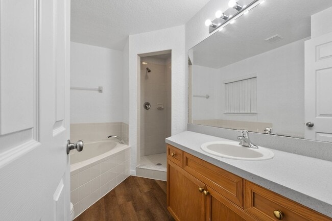 Building Photo - Updated 4 bed 2 bathroom home