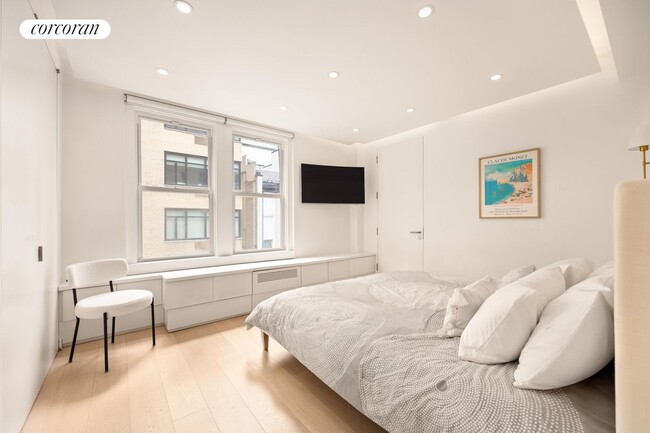 Building Photo - 40 W 55th St