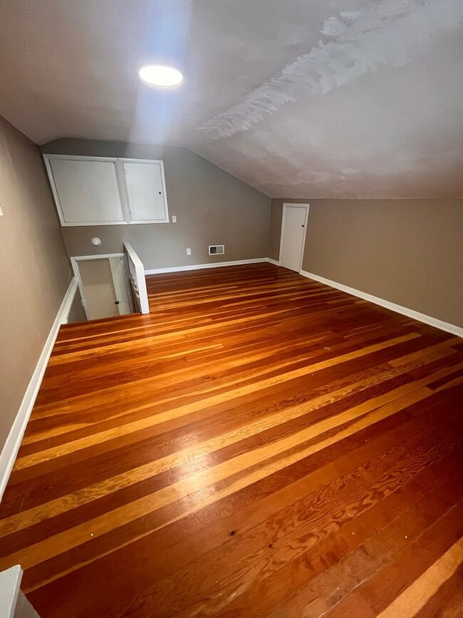 Building Photo - 3 bedroom 2 bathroom located near MSU