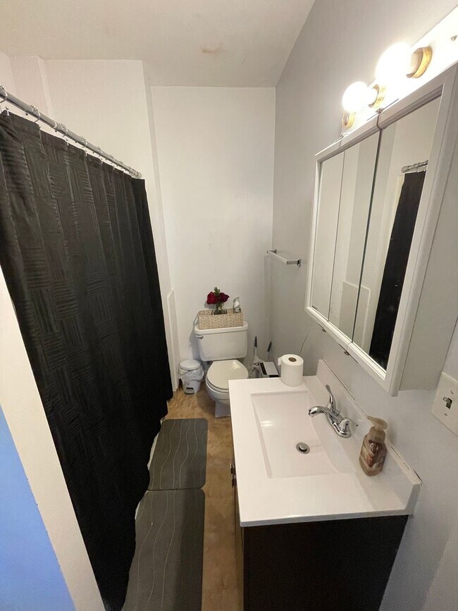 Building Photo - 510 N 23rd Ave W