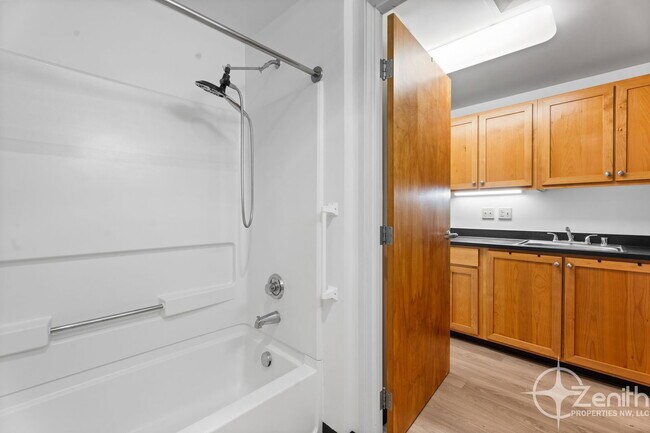 Building Photo - 701 Columbia St