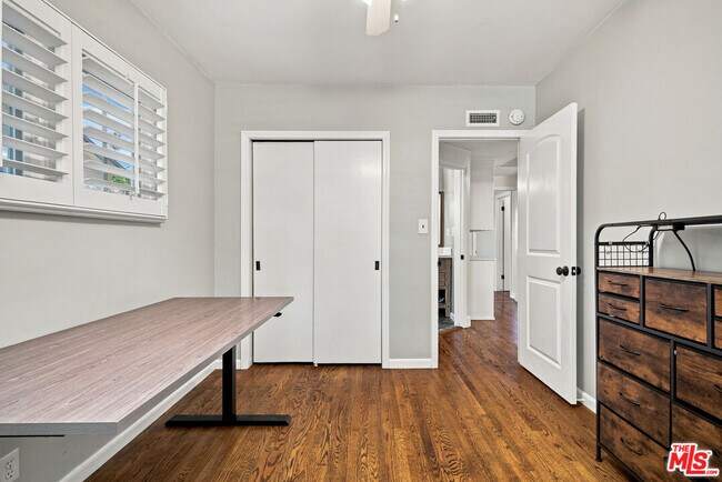 Building Photo - 110 S Elwood Ave