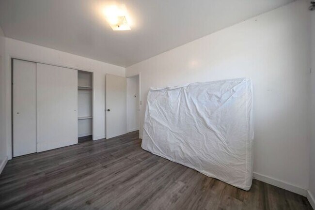 Building Photo - Remodeled Bungalow Style Home w/ Basement