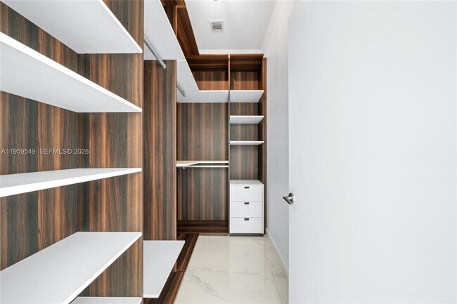 Building Photo - 480 NE 31st St