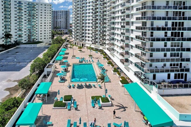 Building Photo - 3725 S Ocean Dr