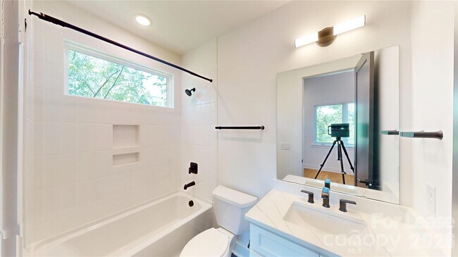 Building Photo - 156 Mattoon St