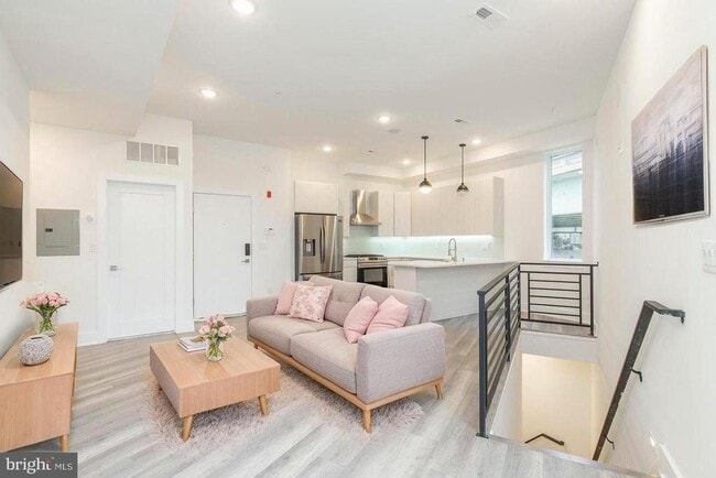 Building Photo - 90-94 E Laurel St