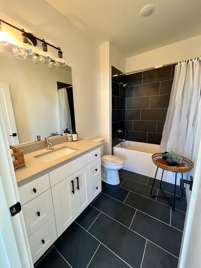 Building Photo - 107 Golf Vw Dr