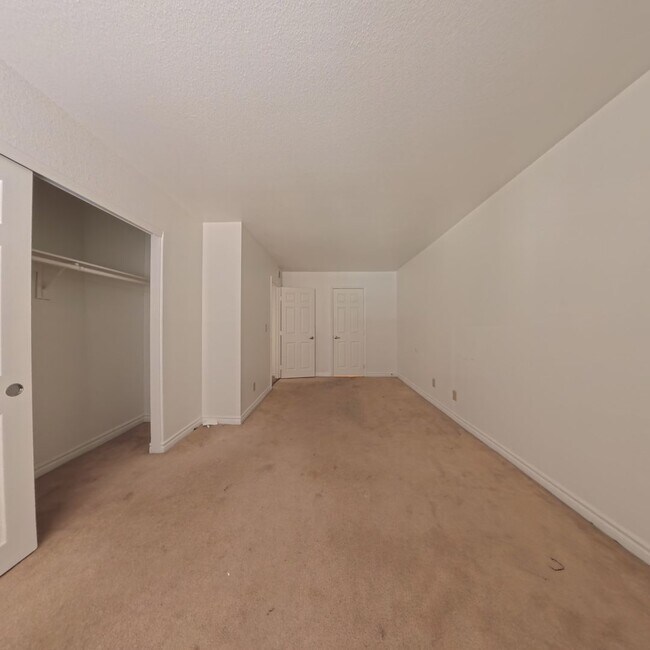 Building Photo - 5499 Indian River Dr