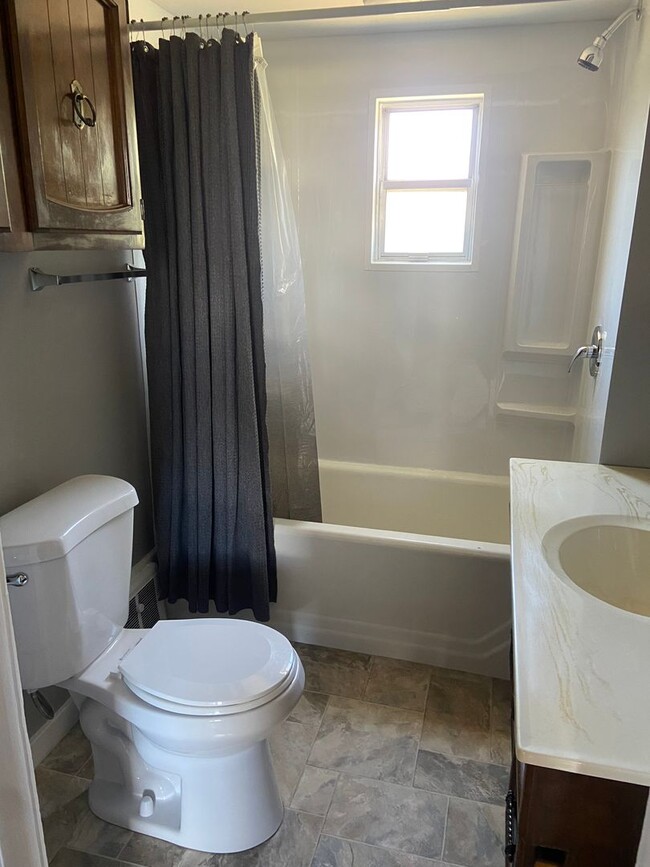 Building Photo - 2 bed 1 bath home in St Anthony