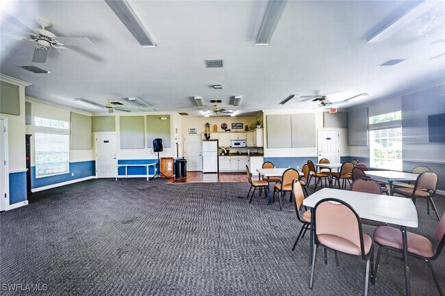 Building Photo - 7090 Lone Oak Blvd