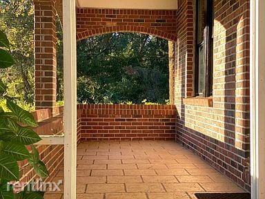Building Photo - 3 br, 1.5 bath House - 2015 REED AVE