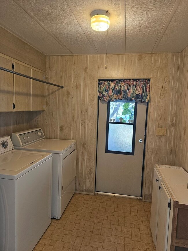 Building Photo - NICE & LARGE!  2 BEDROOM / 2 BATH MANUFACTURED HOME (55 + COMMUNITY - EAST ORLANDO)