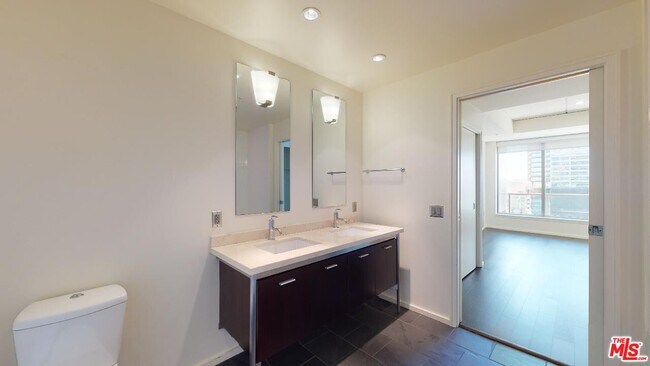 Building Photo - 1155 S Grand Ave