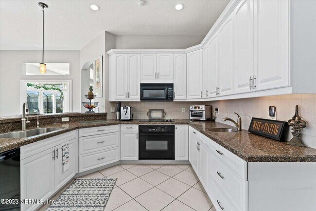 Building Photo - 3826 Reedpond Dr N