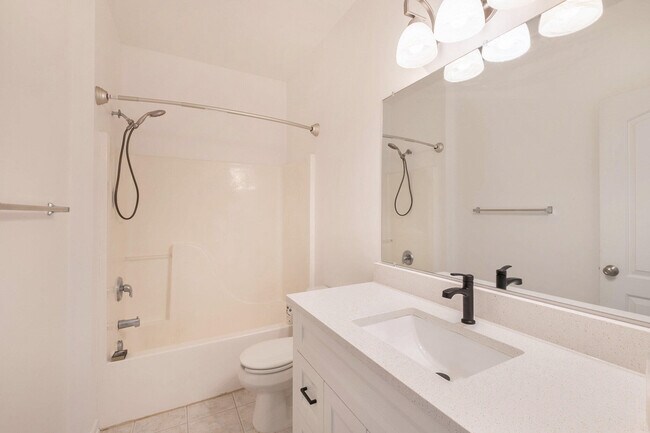 Building Photo - 2925 N Knightsbridge Cir