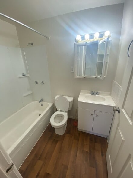 Building Photo - 5821 Stieren Dr