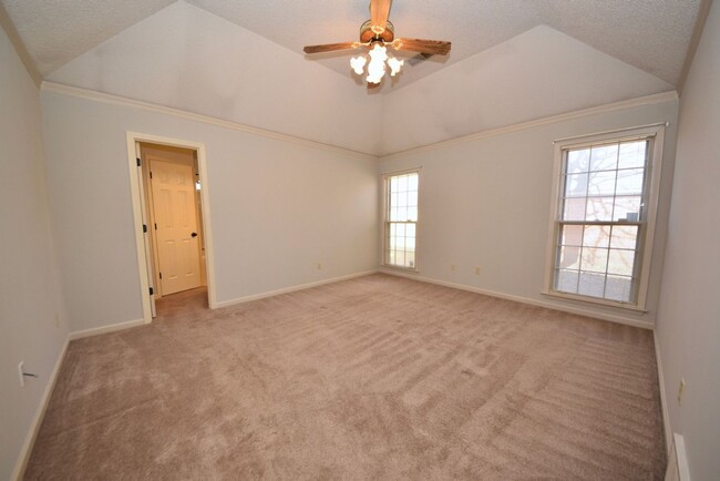 Building Photo - Very nice 3 bed 2 bath home near E. Holmes...