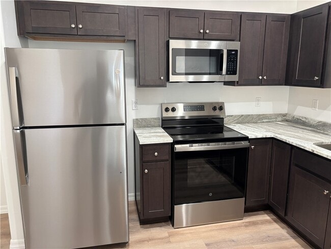 Building Photo - 2553 Sycamore Ave