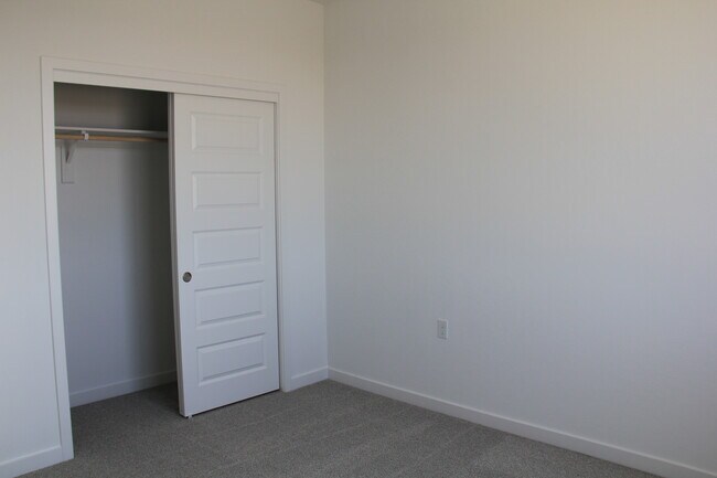 Building Photo - 3319 Golden Trails Ln