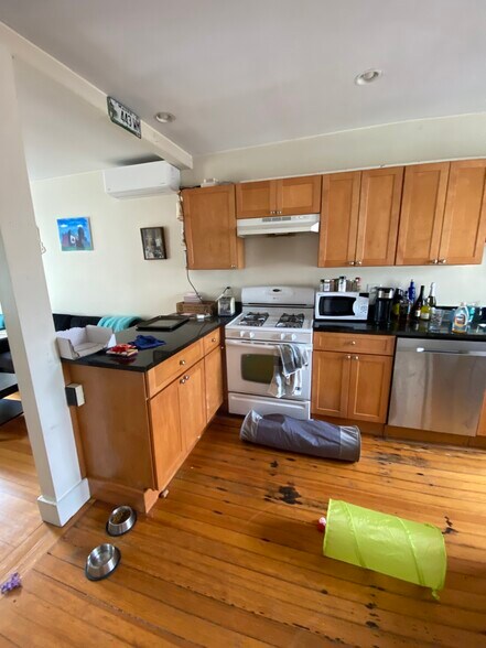 Primary Photo - 15 Cooper St