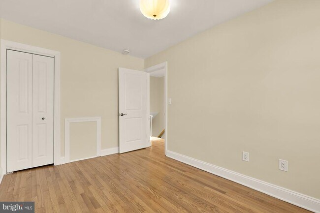 Building Photo - 2205 Observatory Pl NW