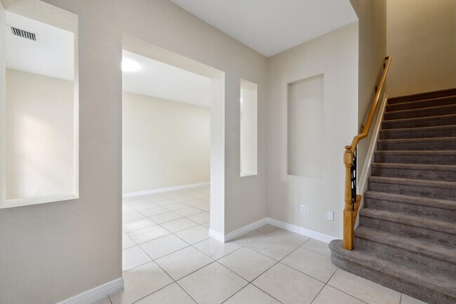 Building Photo - 810 NW 83rd Ln